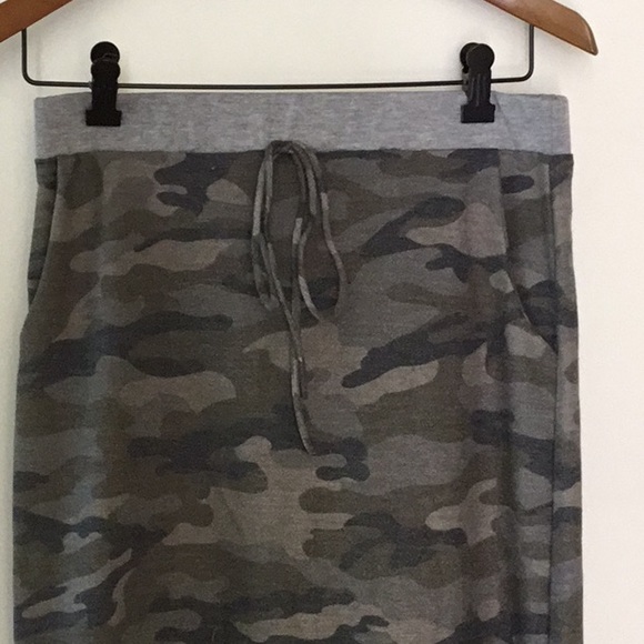 NEW Camouflage Skirt with pockets - Picture 5 of 5